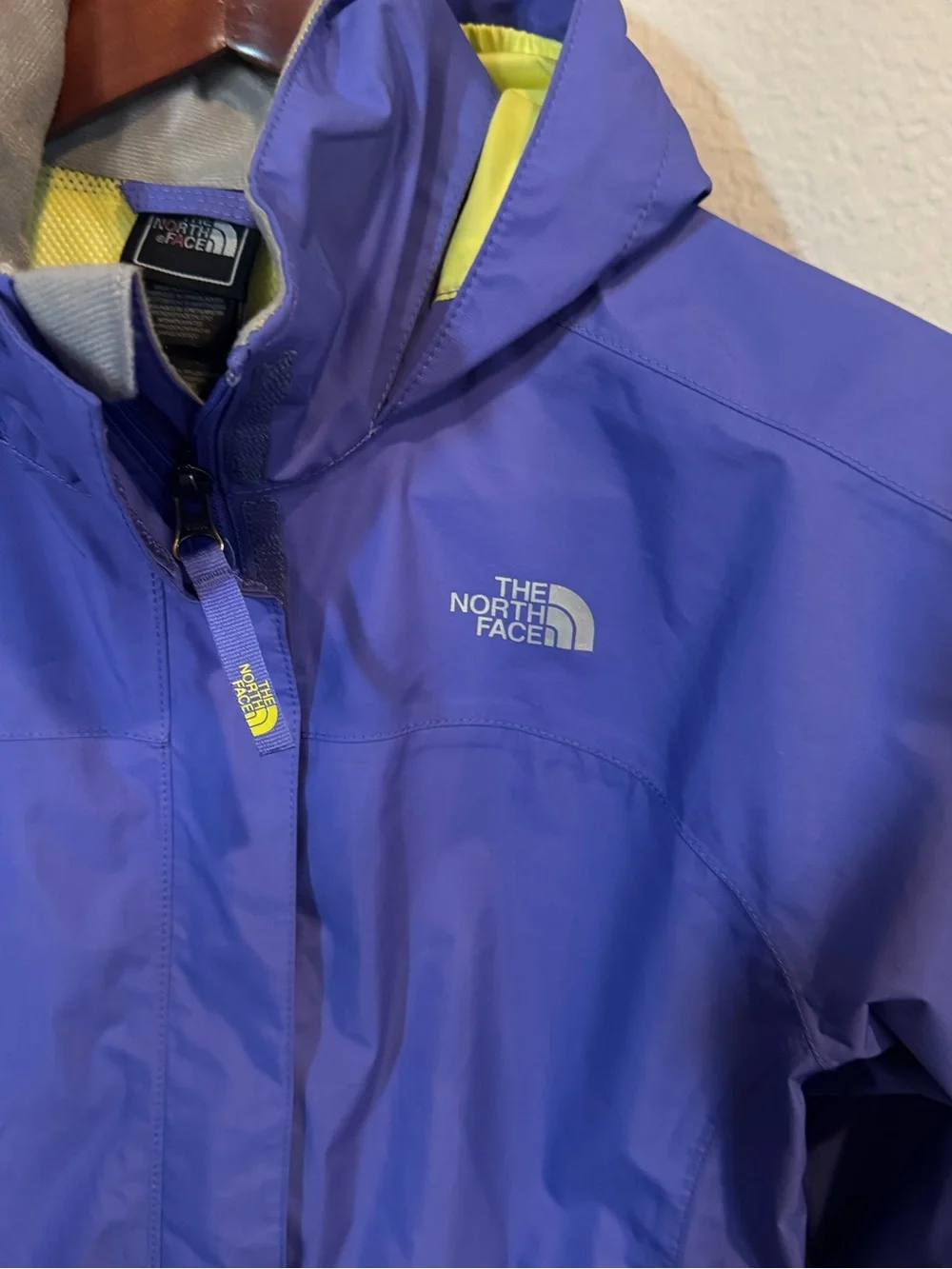 The North Face Hyvent Kids' Purple Waterproof Hooded Jacket Medium 10/12